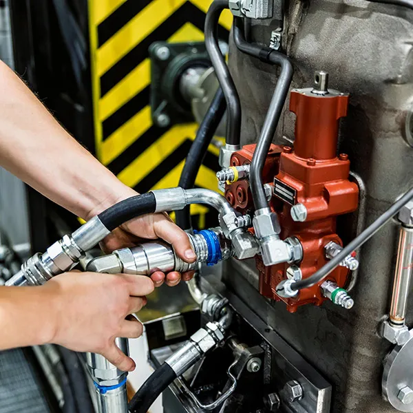 Officina CRT: revisione di componenti oleodinamici
